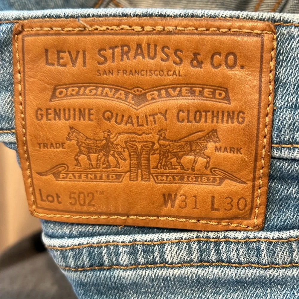 Levi’s 502 Jeans